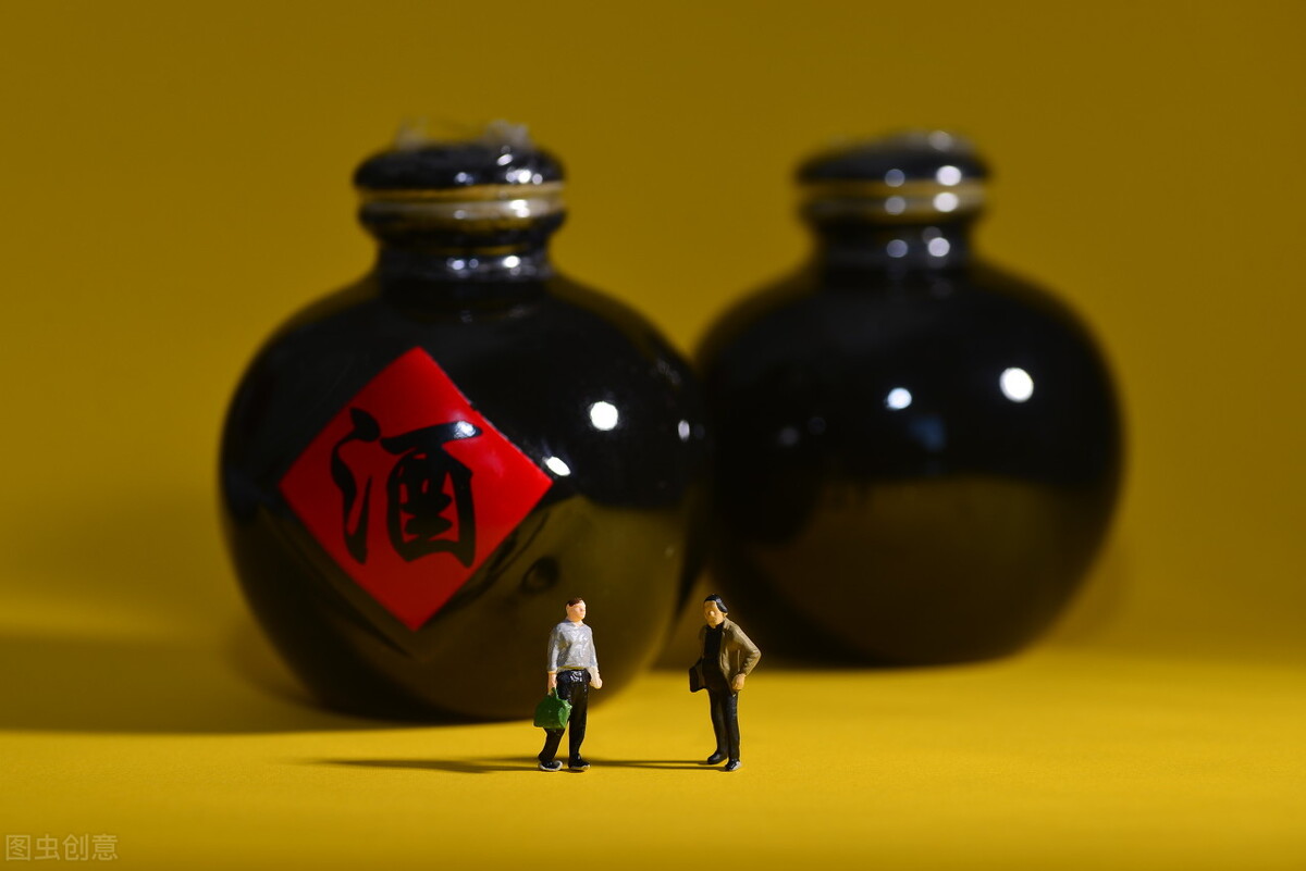 看看万达年薪500万的秘书是如何应对酒局文化的