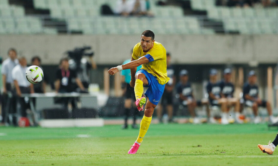 c罗动作引发欧足联关注,c罗在足球上的暴力