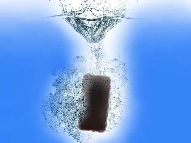 手机进水该怎么办苹果,手机进水该怎么办声音变小