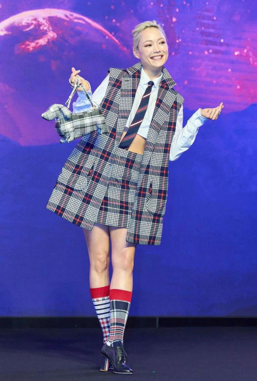 很像外星人的一个女生,很像外星人的女孩