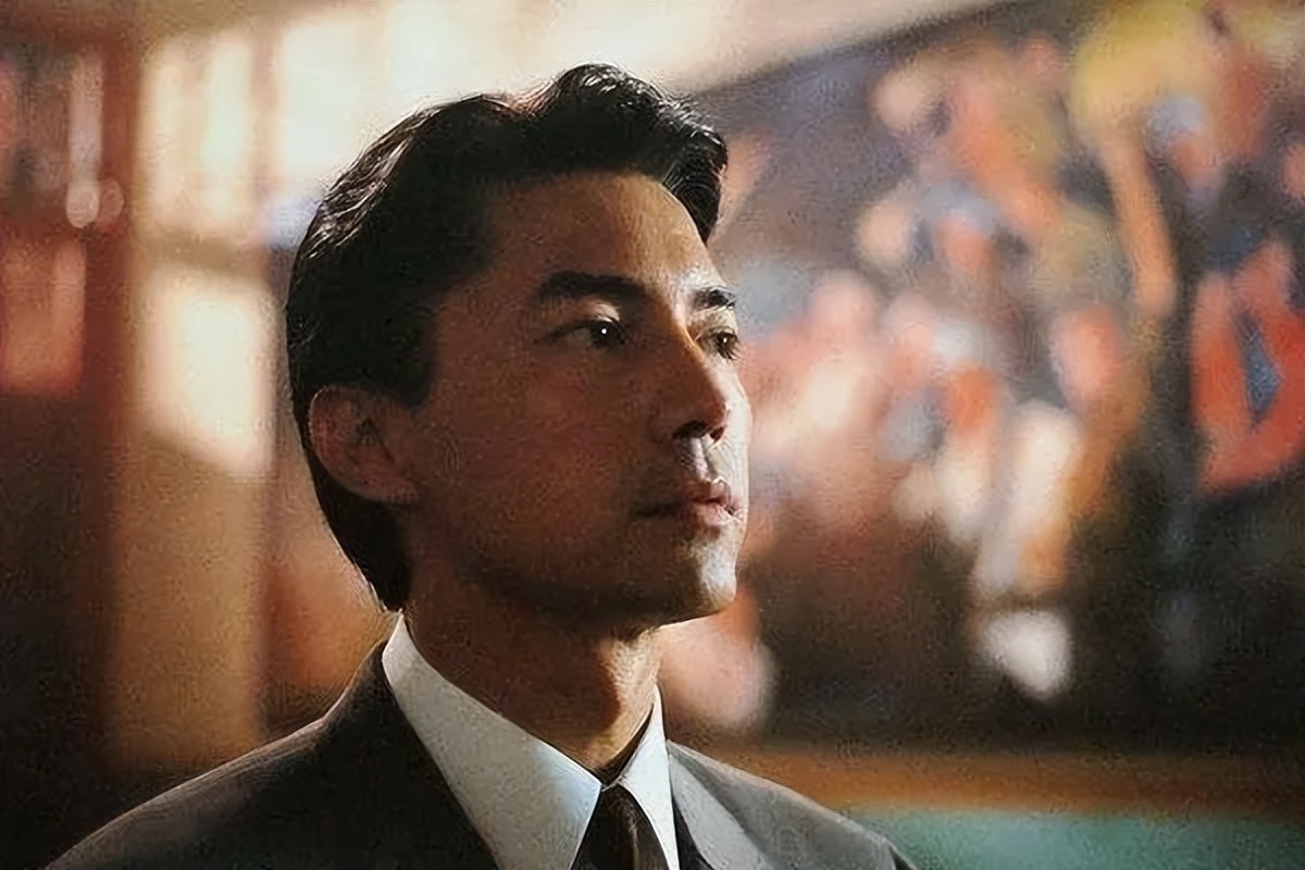 “亚洲*男美**”尊龙：无父无母，无儿无女，71岁孑然一身，一生孤独