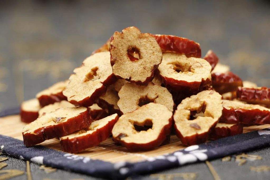 女子气血虚食疗方子,女子气血不足在中医吃什么好