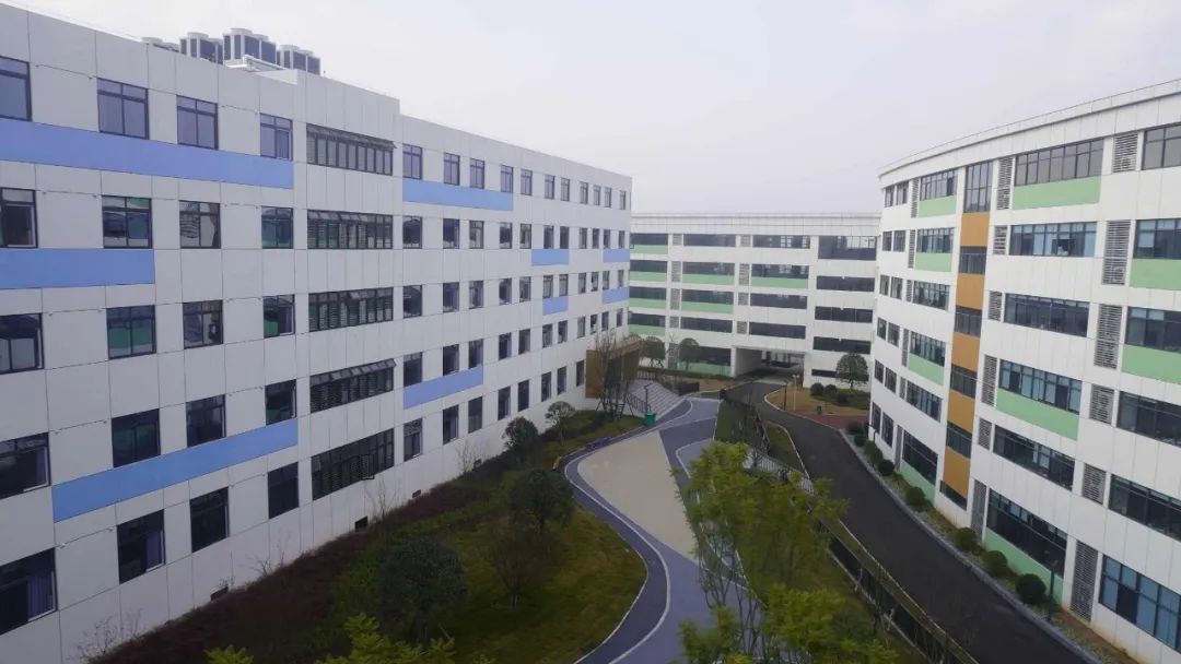 缁甸槼涓滆景楂樼骇涓鎺㈡牎,缁甸槼涓滆景楂樼骇涓鎺㈣