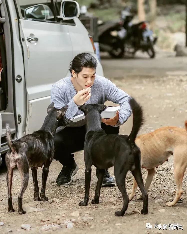 外媒评十大最帅面孔,2024年全球公认最帅面孔