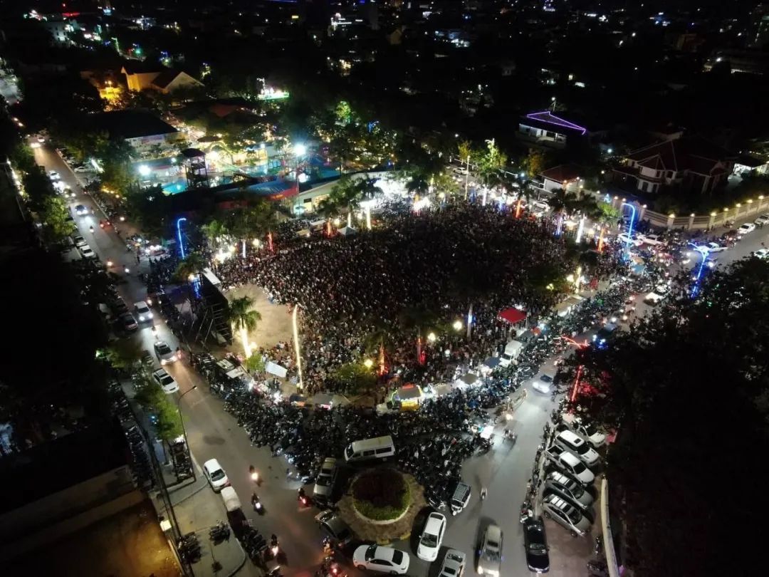 柬埔寨人玩足球,柬埔寨足球现场