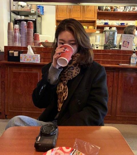 韩国流行戴羊毛围巾,韩国冬天穿搭围巾