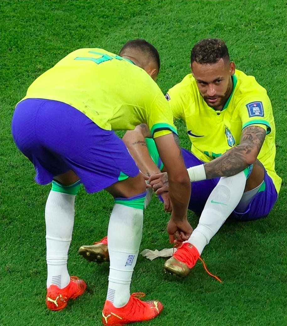 内马尔受伤强忍11分钟不愿下场,巴西对墨西哥内马尔受伤