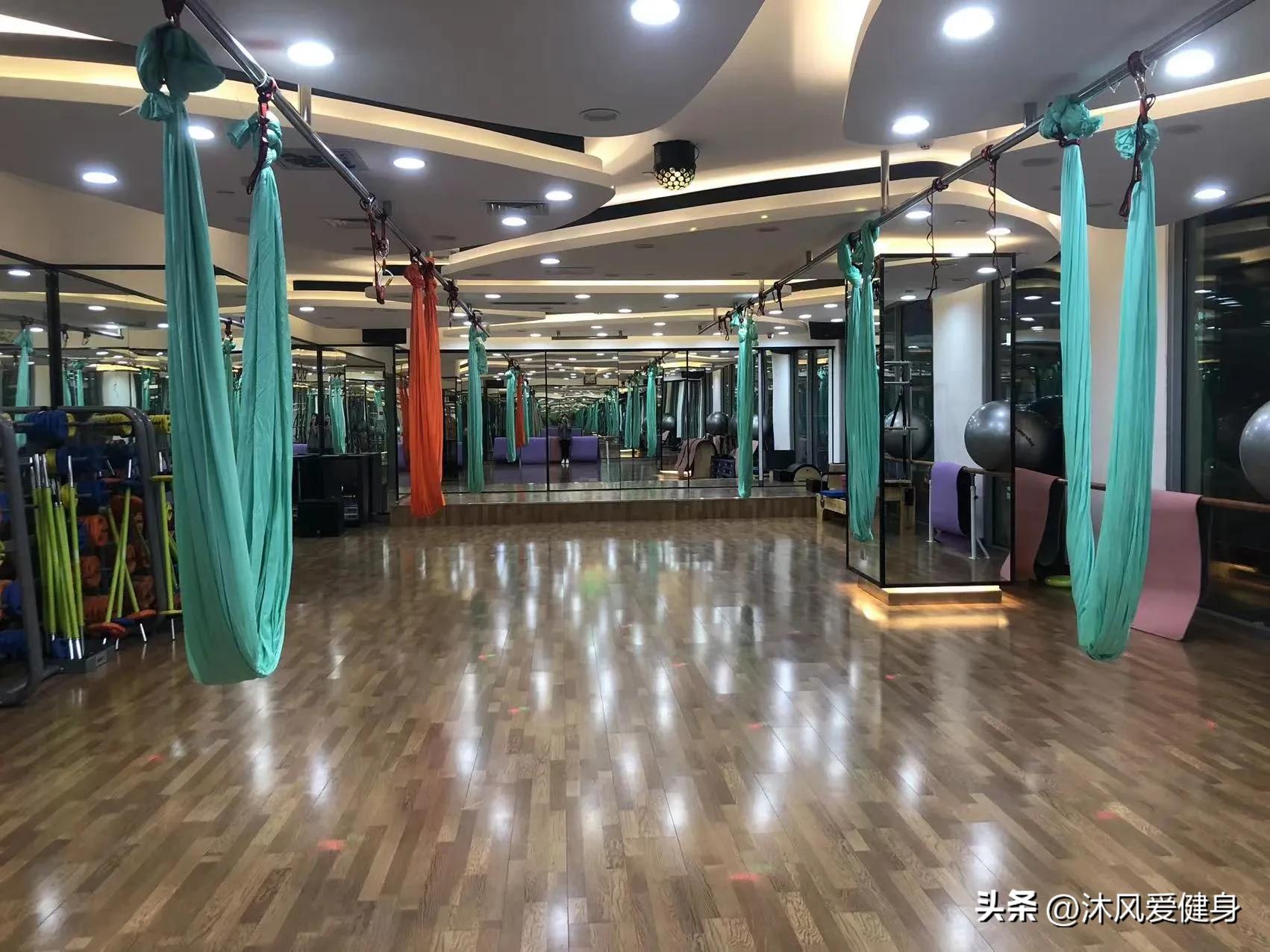 男瑜伽教练兼职,上海男瑜伽教练真实收入