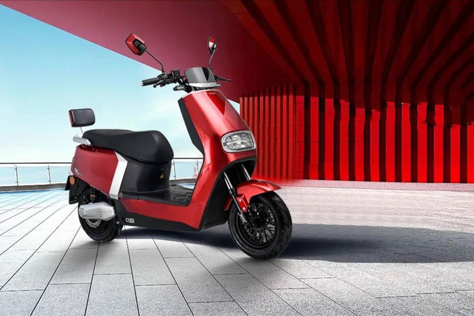 雅迪小刀爱玛哪个品牌好,小刀的动力和雅迪的动力哪个更强