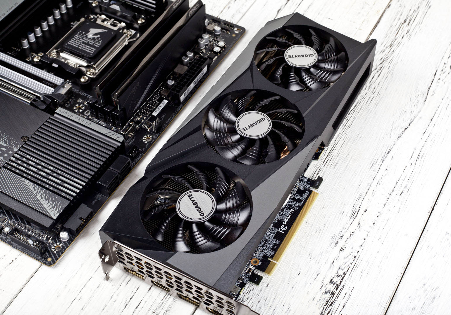 技嘉b660m-aoruseliteax小雕装机,技嘉x670aoruseliteax推荐配置