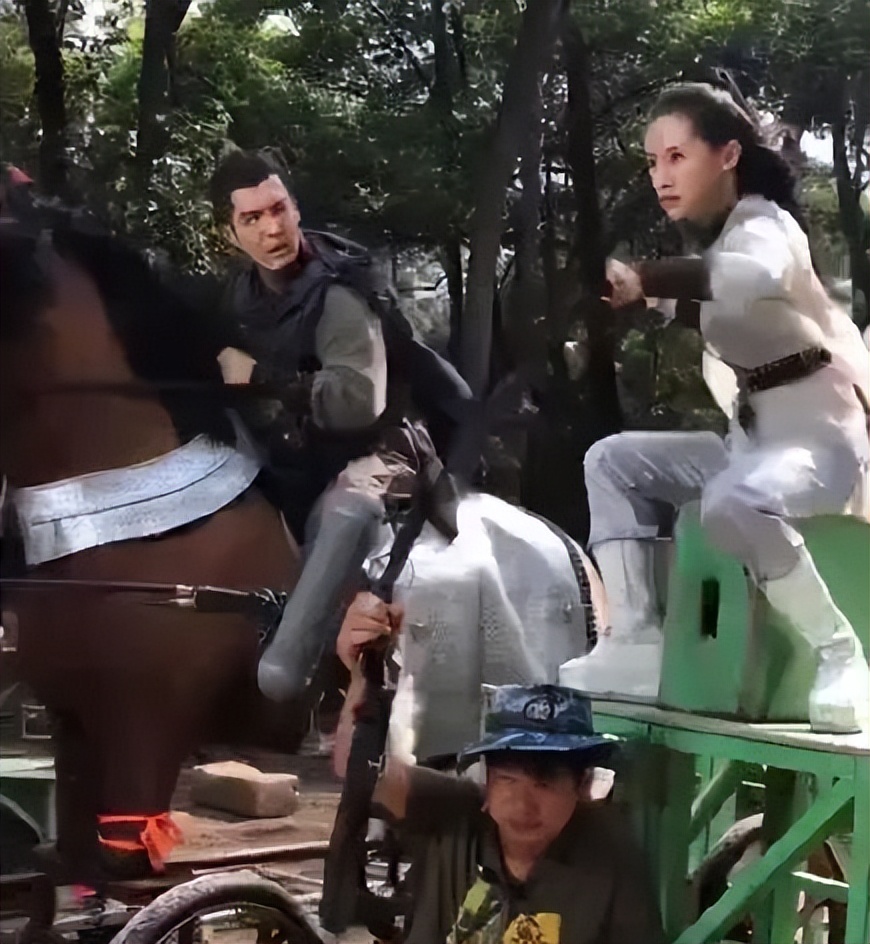 空气骑马、劈叉抱、鸟替，电视剧不敢拍的全景，真的不会笑场吗？