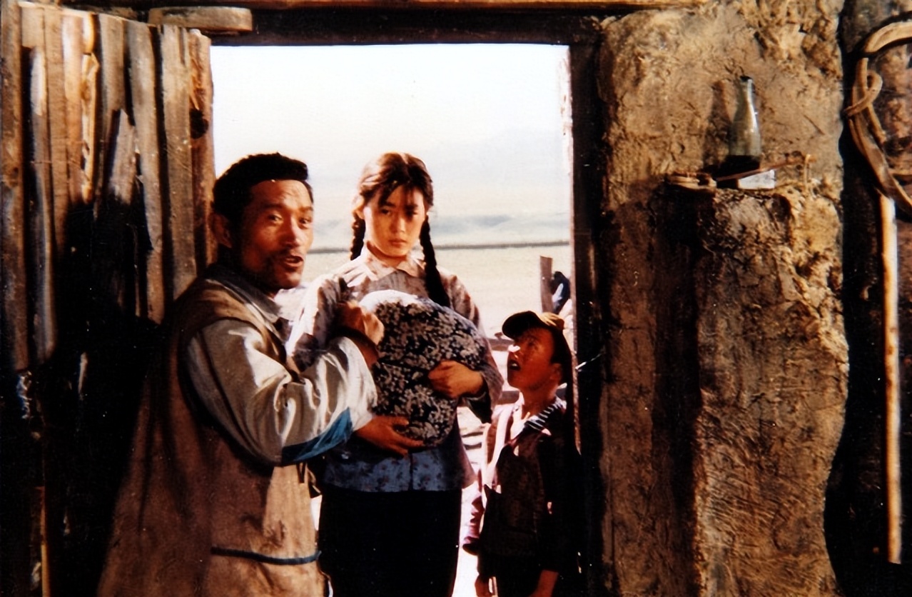 80年代一部爱情电影庐山恋,爱情经典电影庐山恋佳片欣赏