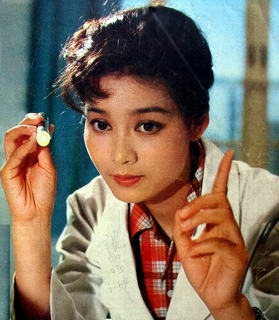 最佳女演员金鸡奖颁奖词,刘晓庆奚美娟金鸡影后