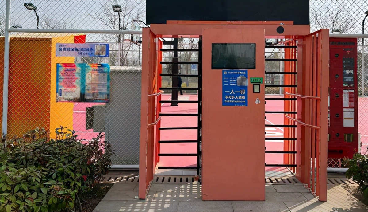 足球入场费,郑州足球场草坪费用