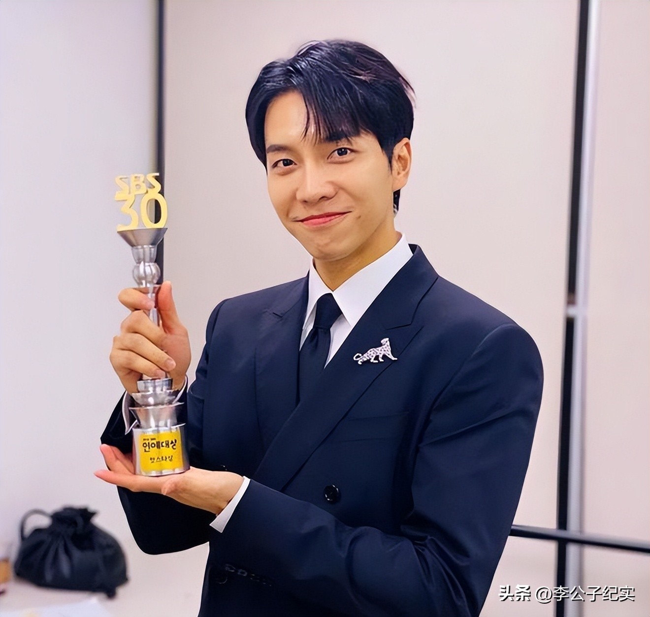 100亿被私吞，李昇基讨要竟被公司死亡威胁，韩娱能有多恐怖？