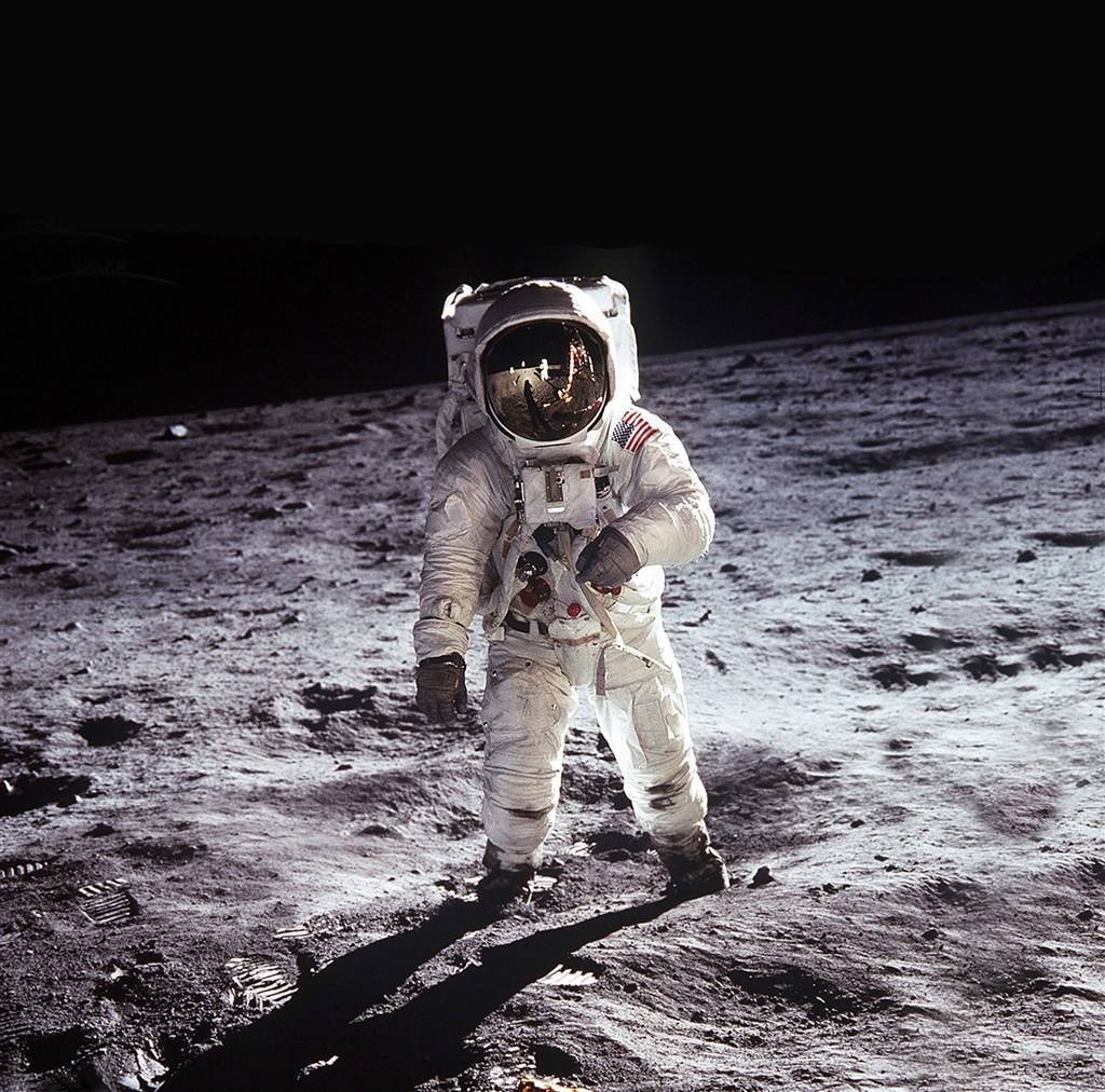 美国的登月计划当时是否轰动全球,登月计划真的没有成功过吗