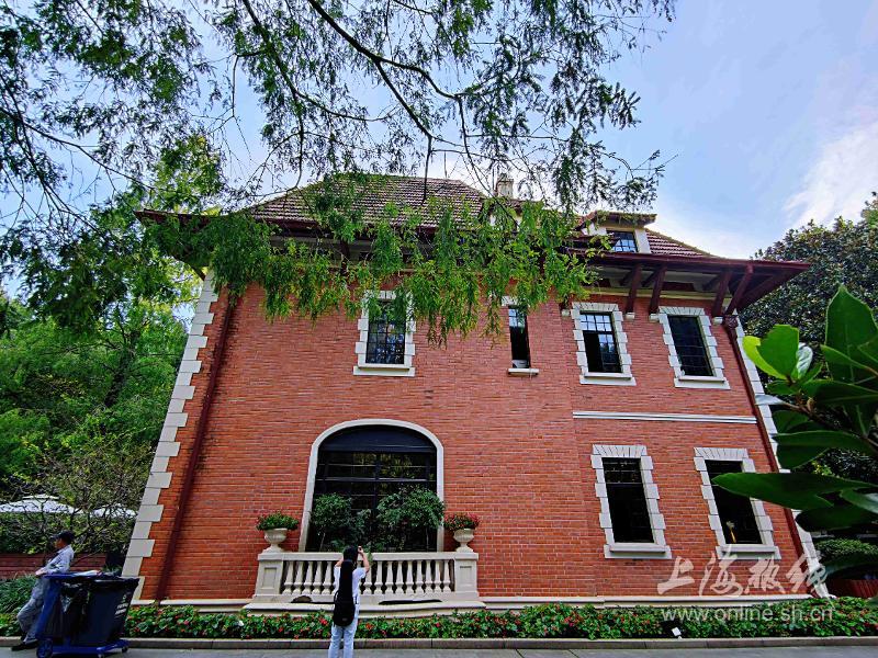 徐家汇百代小红楼参观,上海徐家汇公园小红楼