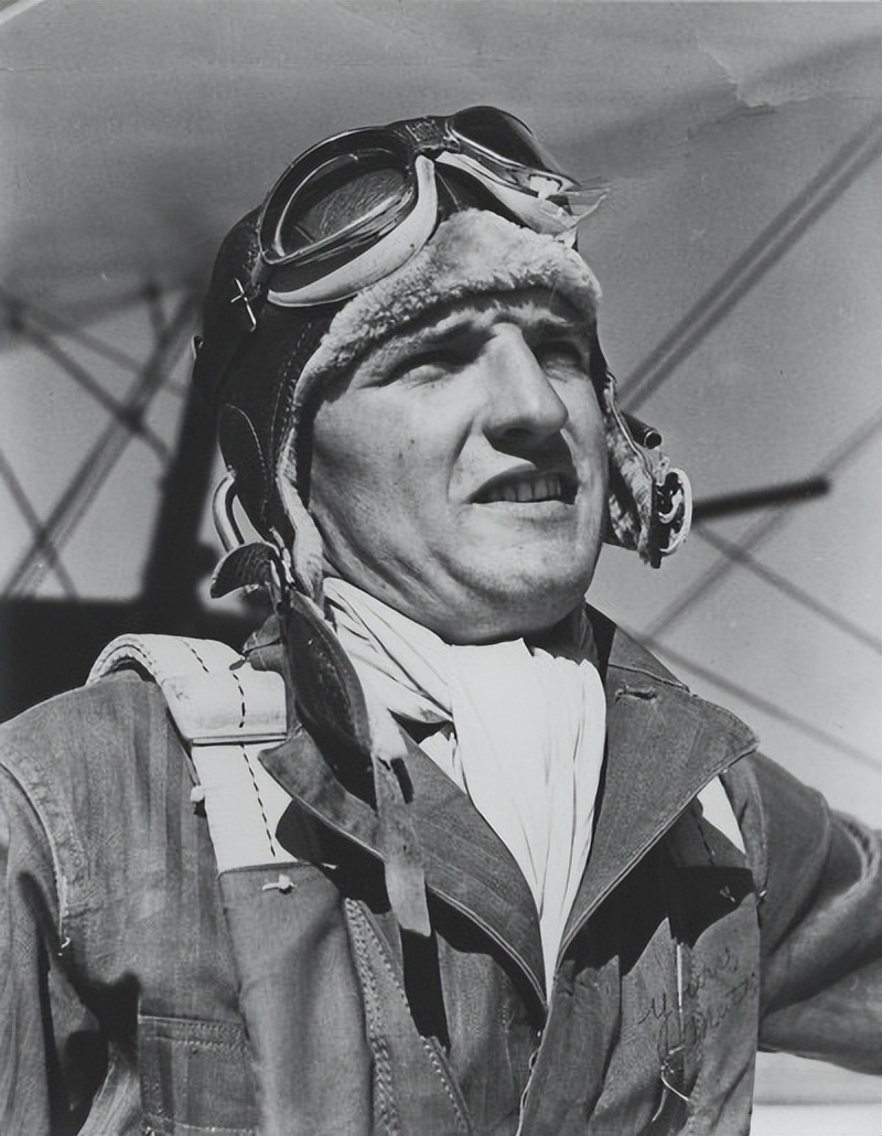 美艳女星全裸曝尸路边，脸被割成小丑诡笑，“黑色大丽花”悬案