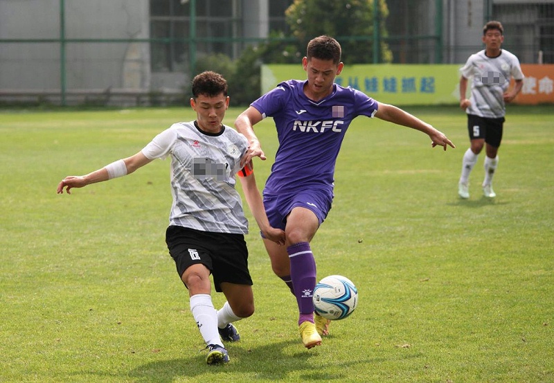 校园足球运动促进青少年素质培养,怎样发展青少年足球精神