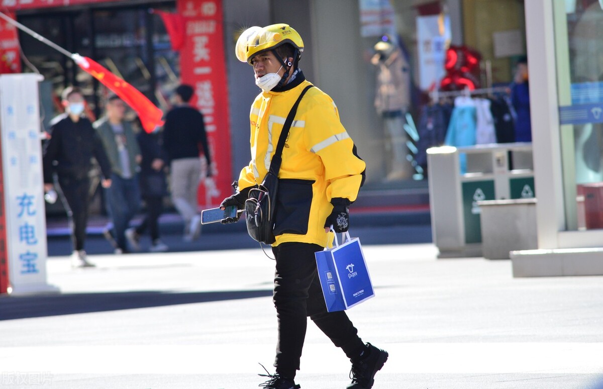 真要给外卖小哥上社保,美团可能活不下去