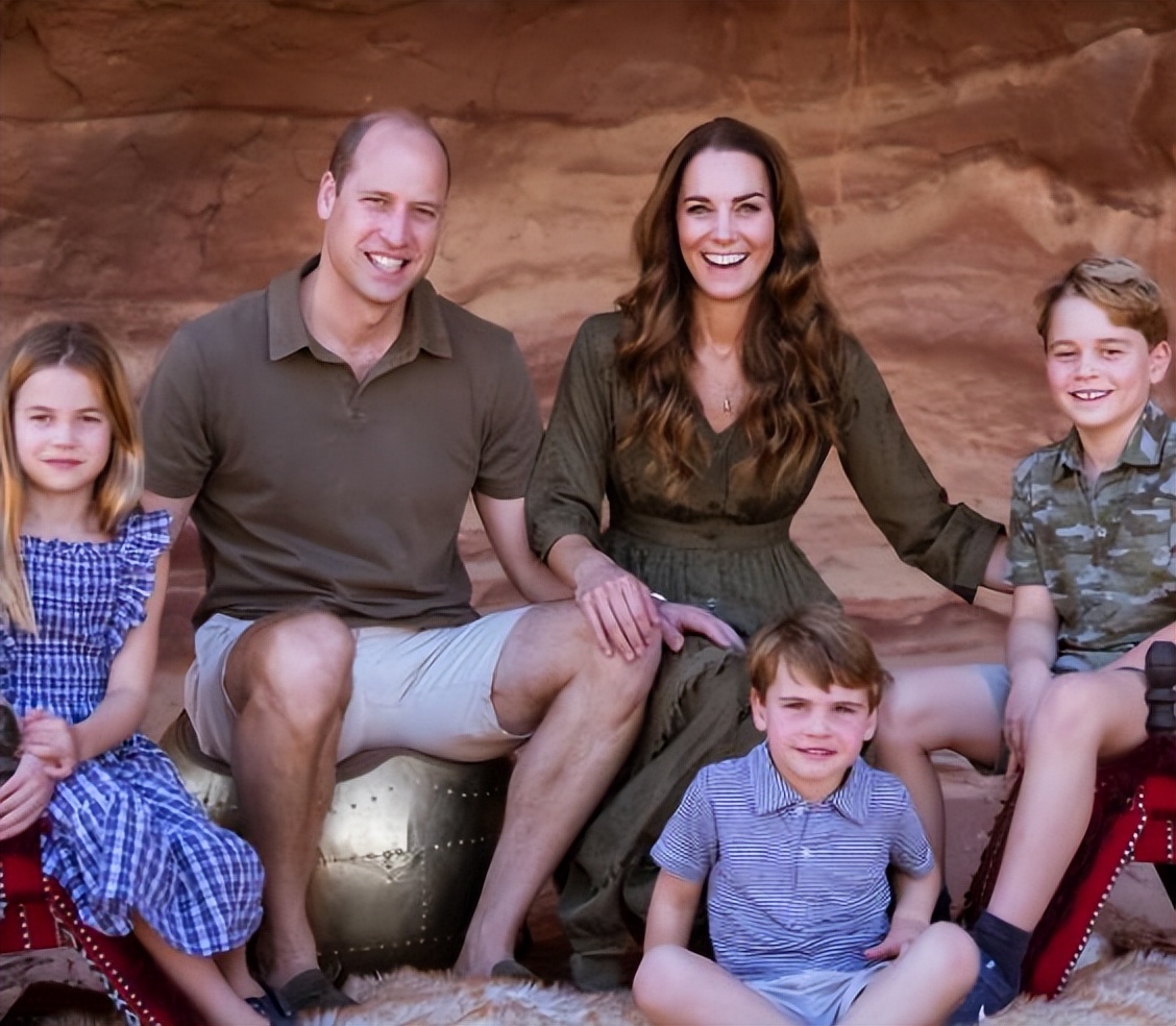 夏洛特长大后的图片,夏洛特长大后图片