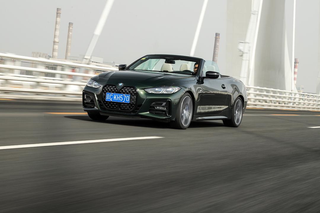 宝马4系敞篷2023款开起来怎么样,宝马4系敞篷版硬顶打开