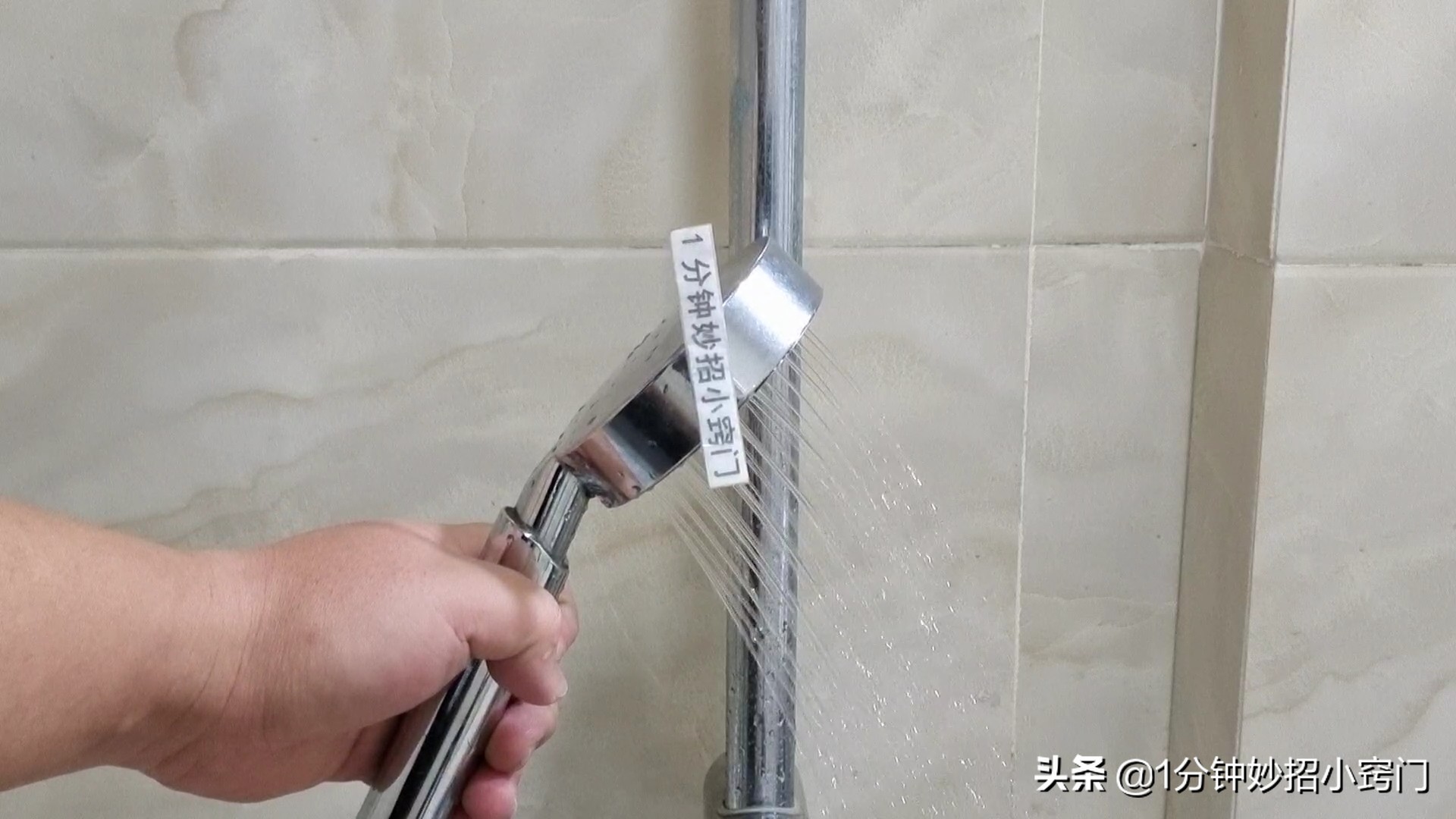 淋浴大花洒拆不下来堵塞怎么清洗,淋浴头堵塞用热水烫变形了怎么办