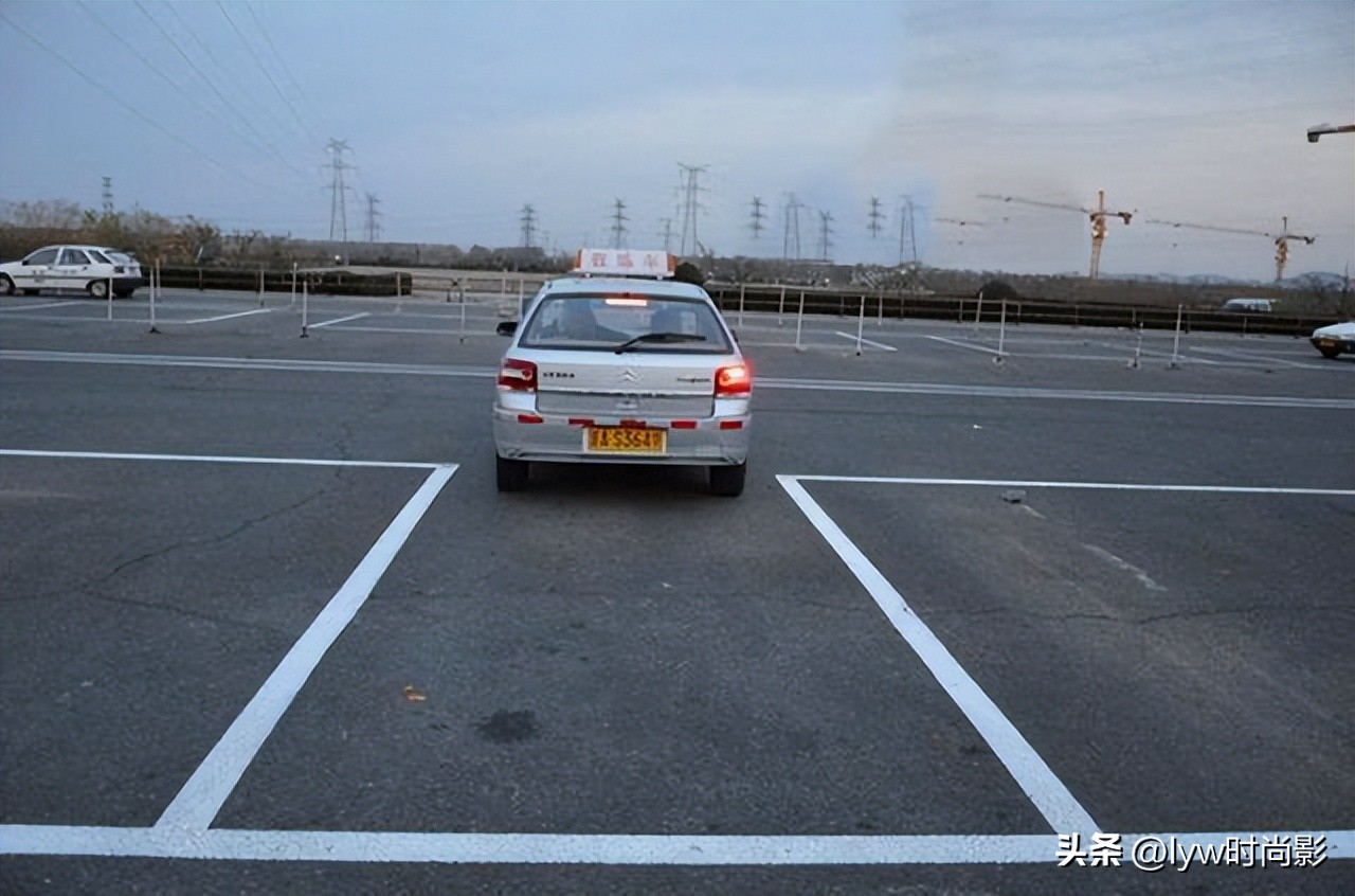 倒车入库最简单的通用方法,倒车入库三种最简单的方法教学
