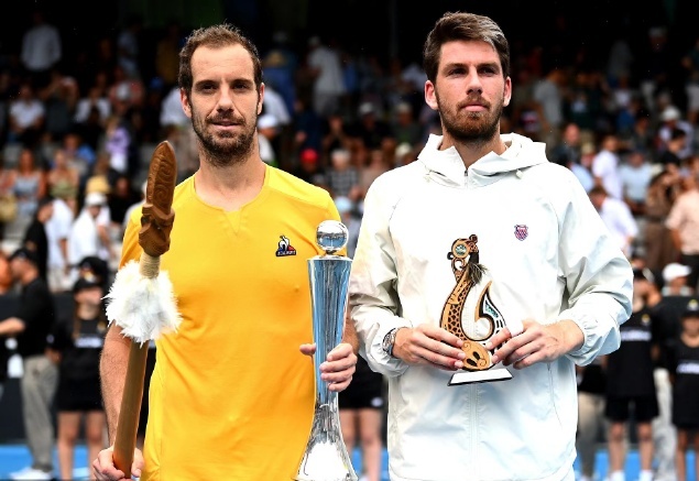 德约澳网最新官方消息,德约晋级澳网四强砸拍子