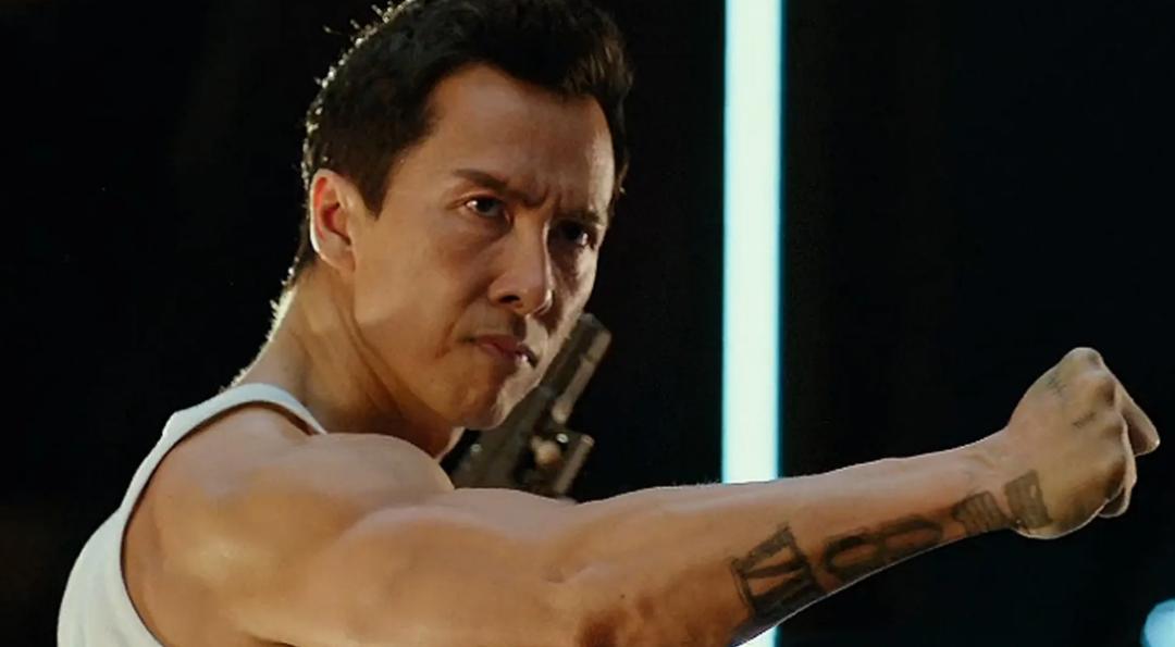 靠审丑年销500万双，这家爆火鞋牌，凭什么带火中国小村？