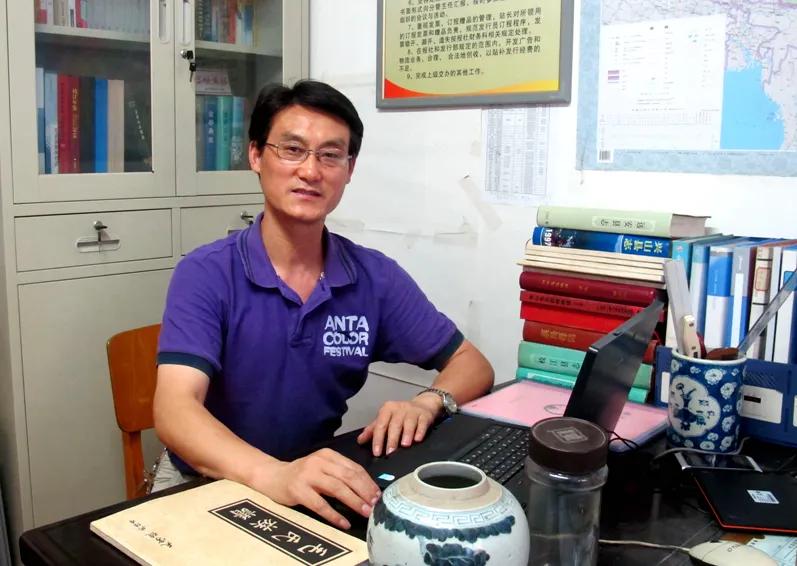 毛启国收藏帽徽图片,中国陆军狼牙特种部队肩章图片