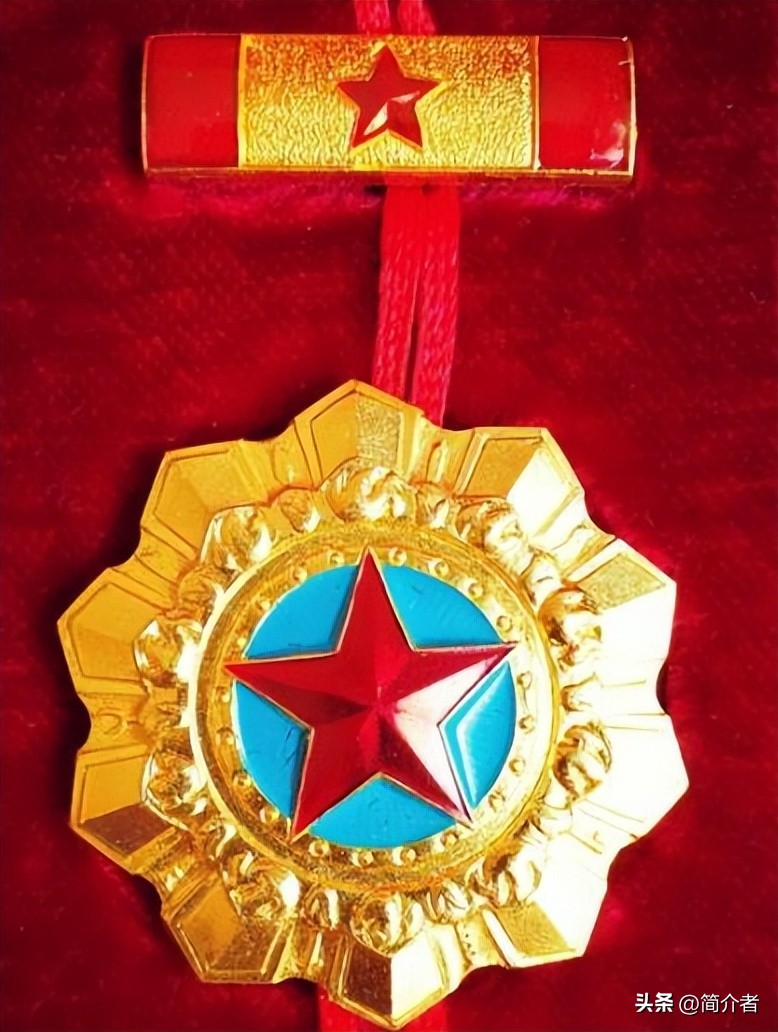 解放军原步兵第142师首任师长欧致富、政委谢镗忠