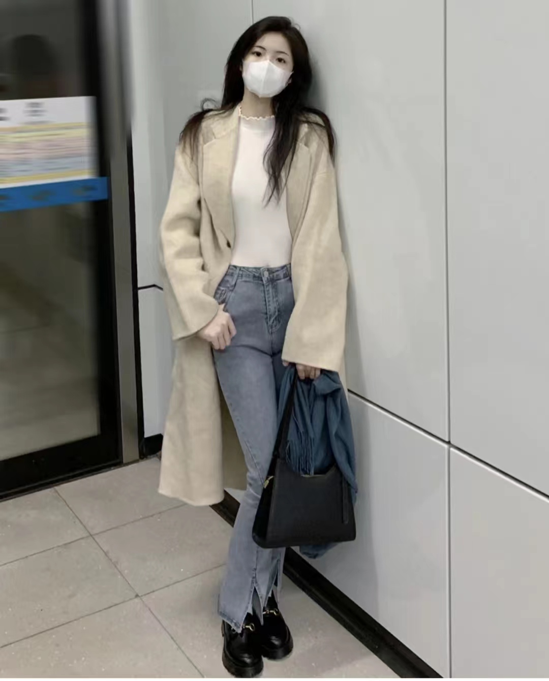 燕麦色大衣内搭什么颜色毛衣,燕麦色大衣高级穿搭图片