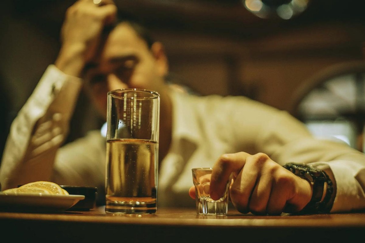 在酒桌上从不敬酒的人,酒桌上不喝酒的人会是什么人