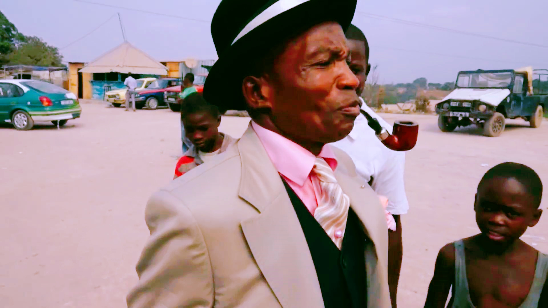 非洲“穷”国，饭都吃不饱，黑叔叔们却*款贷**买潮牌炫耀