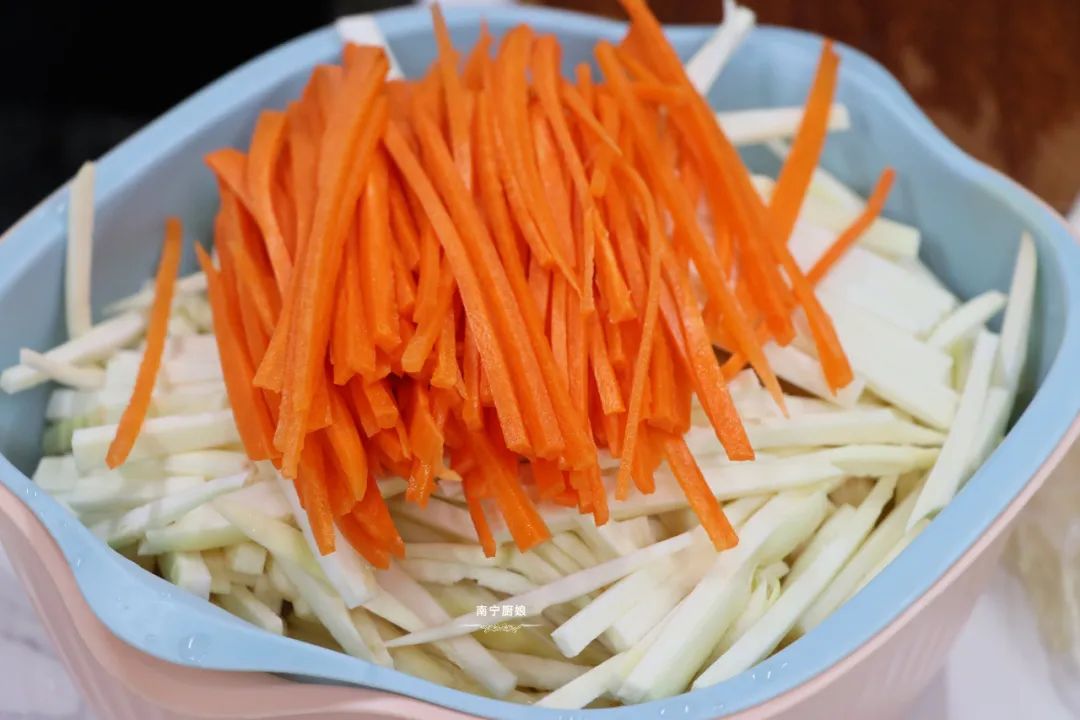 茭白除了和肉以外还和什么炒好吃,茭白炒五花肉茭白需不需要烫一下