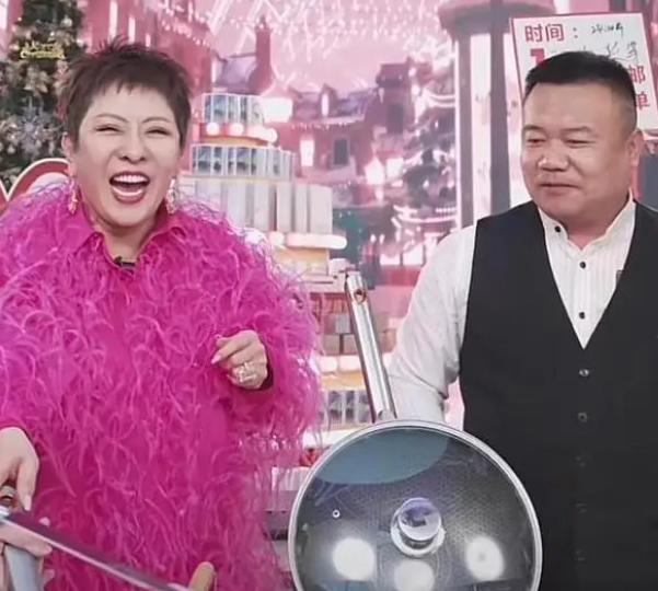 内涵张兰母子、产品一个也不熟，难怪向太陈岚的直播会“翻车”