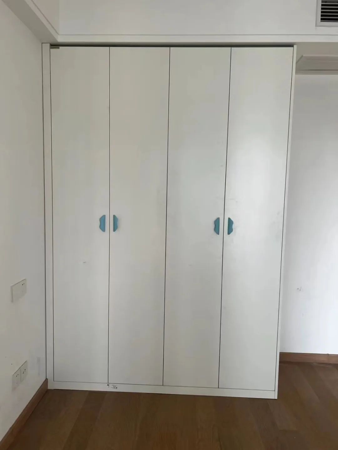 防止衣柜门掉落,避免一门到顶