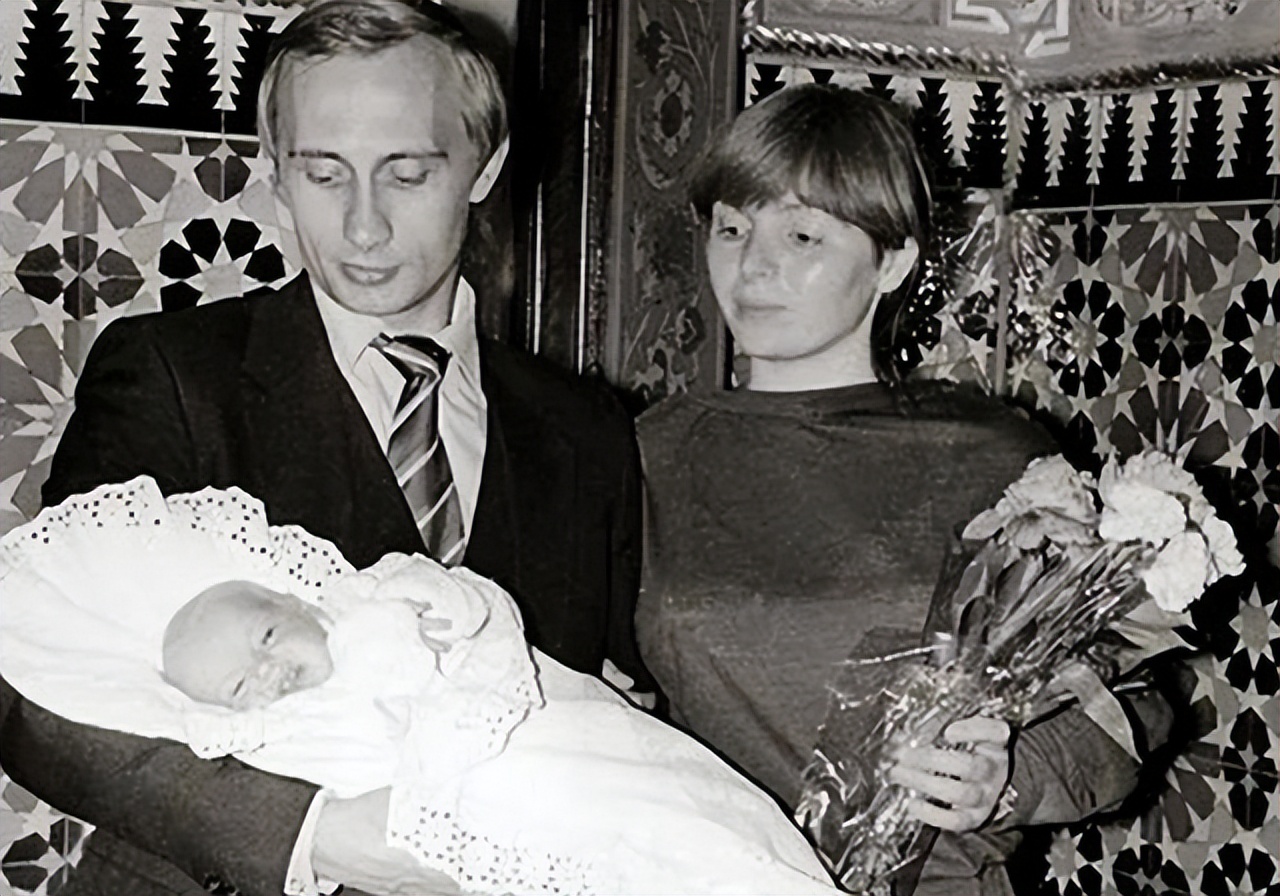 美国宣布制裁普京两个女儿,美国制裁普京的两个女儿