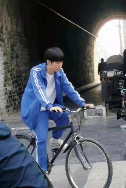 第五代导演冯小刚,冯小刚和张艺谋拍的电影有哪些