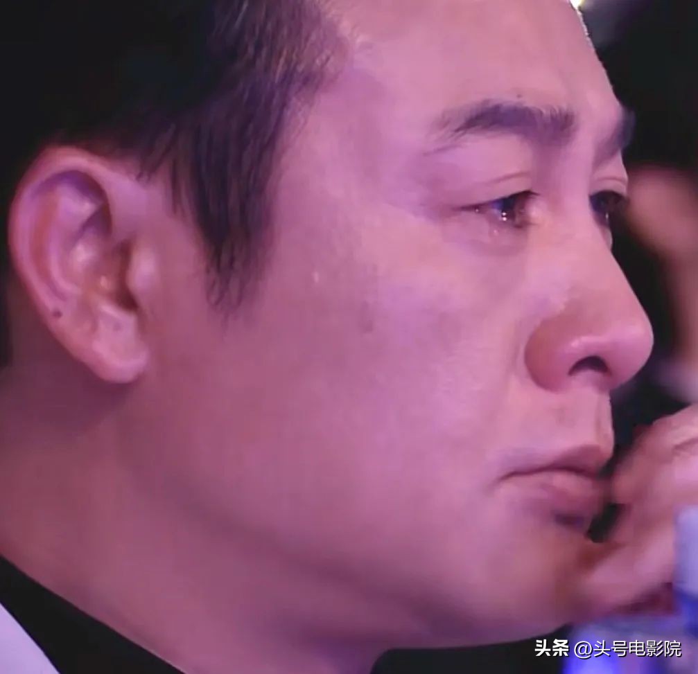 张颂文北京国际电影节搀扶关锦鹏,张颂文哭了的图片
