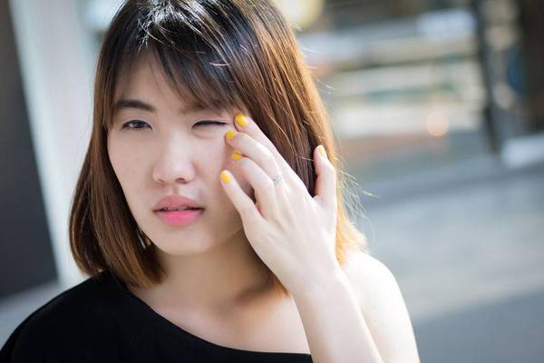 眼睛结膜炎的症状及治疗方法,眼睛得了结膜炎要多久才好