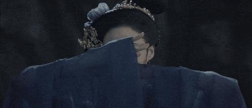 抹发胶、抛媚眼、住别墅，抗日剧中出现的4大毒瘤，正在野蛮生长