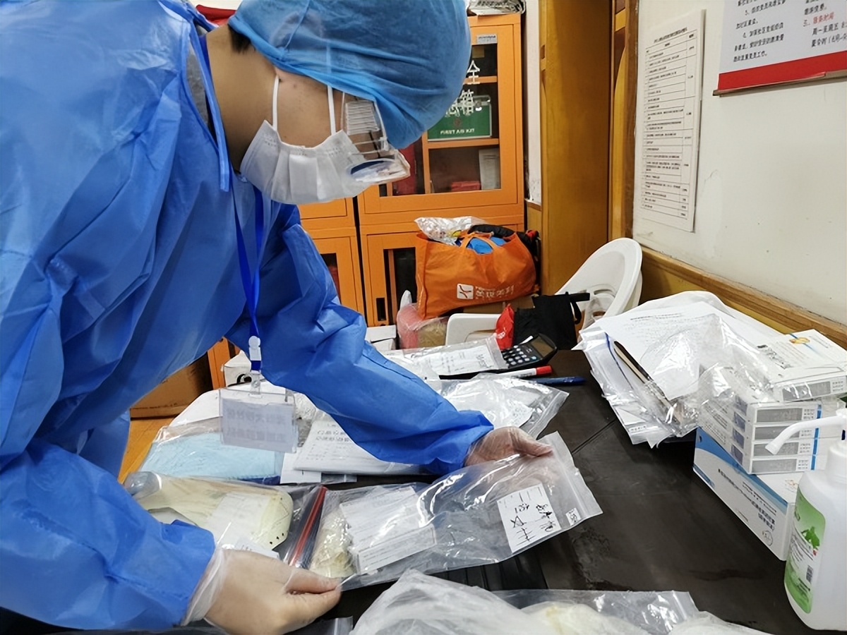 凡人战疫丨让代配药走上信息“快车道”，这名“斜杠”青年真心了不起