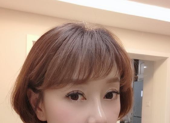 近距离感受五官,双眼皮深肉条凹陷图片