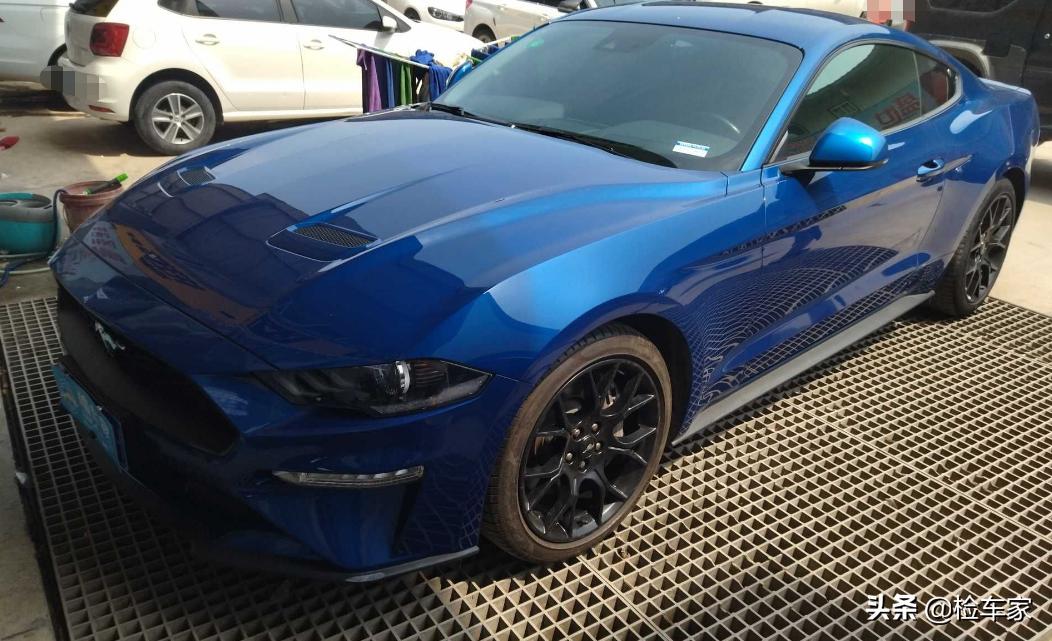 小伙子买了一台福特野马,小伙子买福特野马