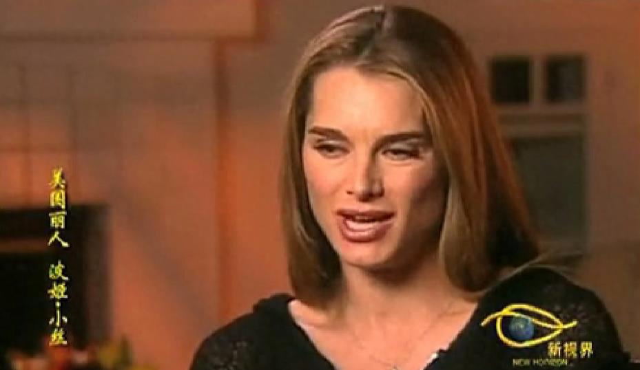 10岁全裸出镜，20岁声称自己仍是处女，“美国舒淇”的裸照风波