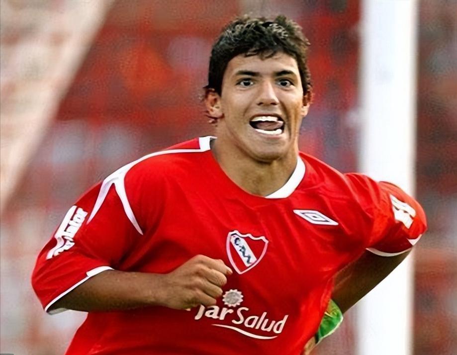 曼城阿奎罗绝杀夺冠瞬间,蓝月传奇1