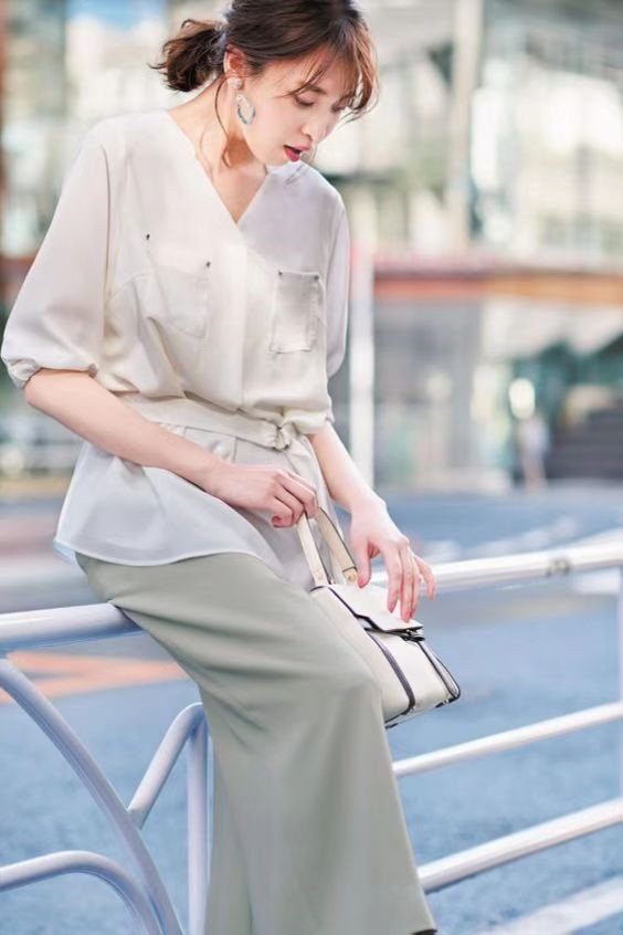 格子衬衣穿搭牛仔半裙女秋冬,衬衫半裙高级气质又有女人味