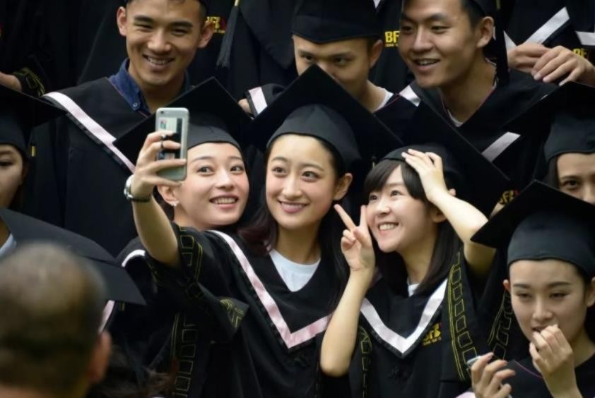 2020年上海交大女博士治癌需80万，丈夫跪地求离婚：求你放我一马